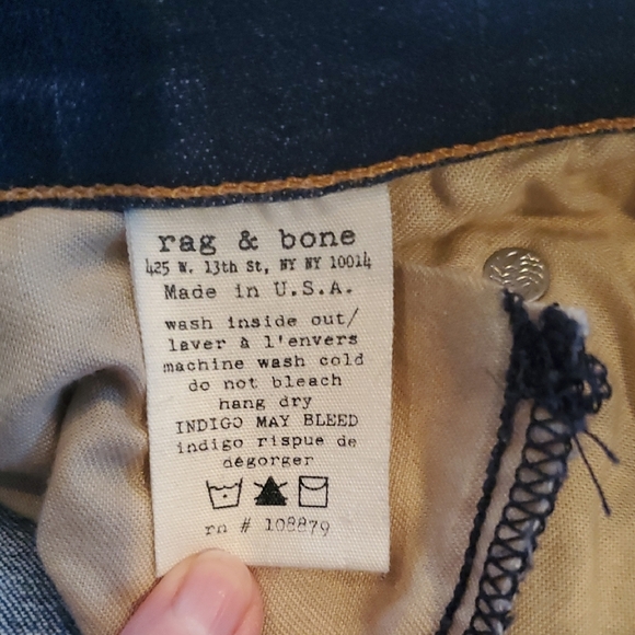 rag & bone skinny capri jeans in a classic medium wash denim. Size 29. - Picture 4 of 7